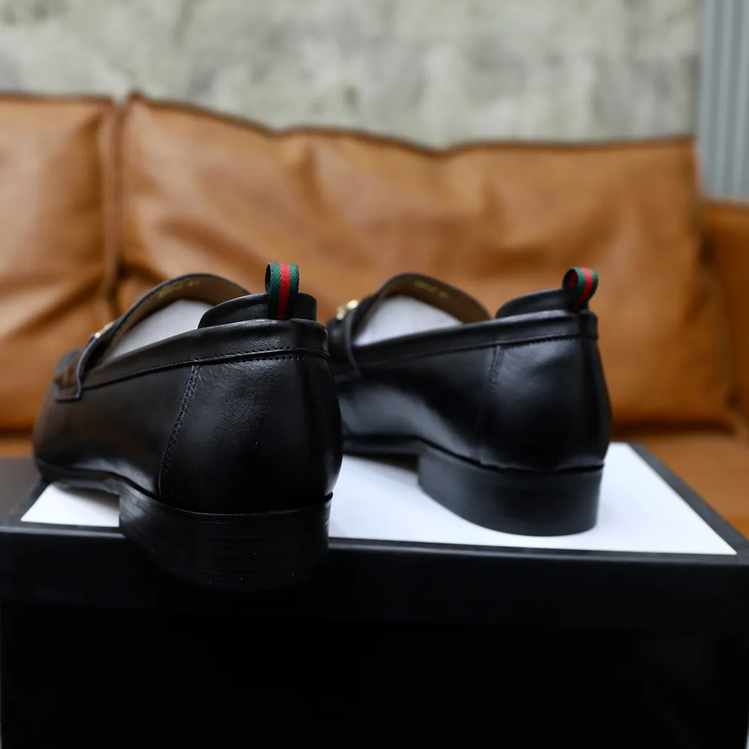 Men's shoes: 250🙅‍♂️🙅‍♂️🙅‍♂️Niuli Brand: GUCCI Size: 38-44 (45 can be customized) Level: Counter classic Material: Original soft cowhide upper Comfortable cowhide lining Original lightweight outsole Style category: Business casual footwear Driving leather shoes Color: Actual picture color